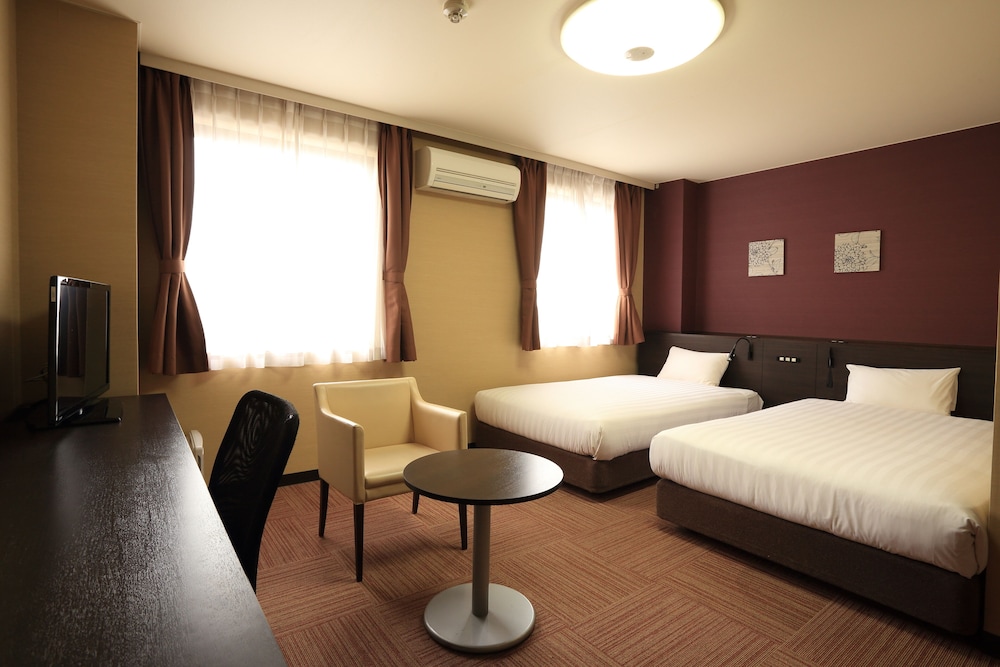 2 BEDROOMS, DELUXE, TWIN BEDS