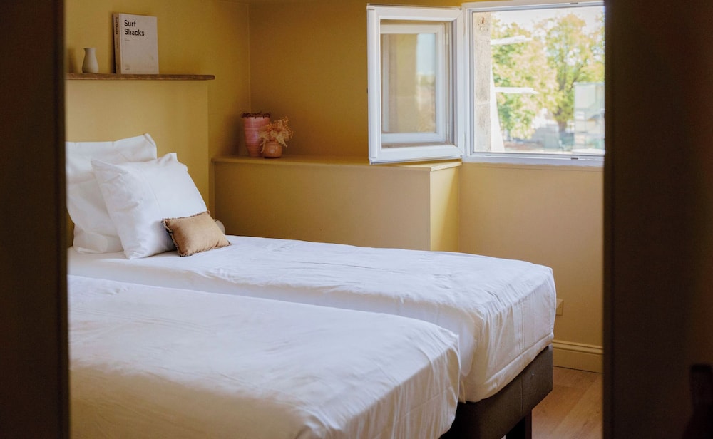 STANDARD, TWIN BEDS, CITY VIEW