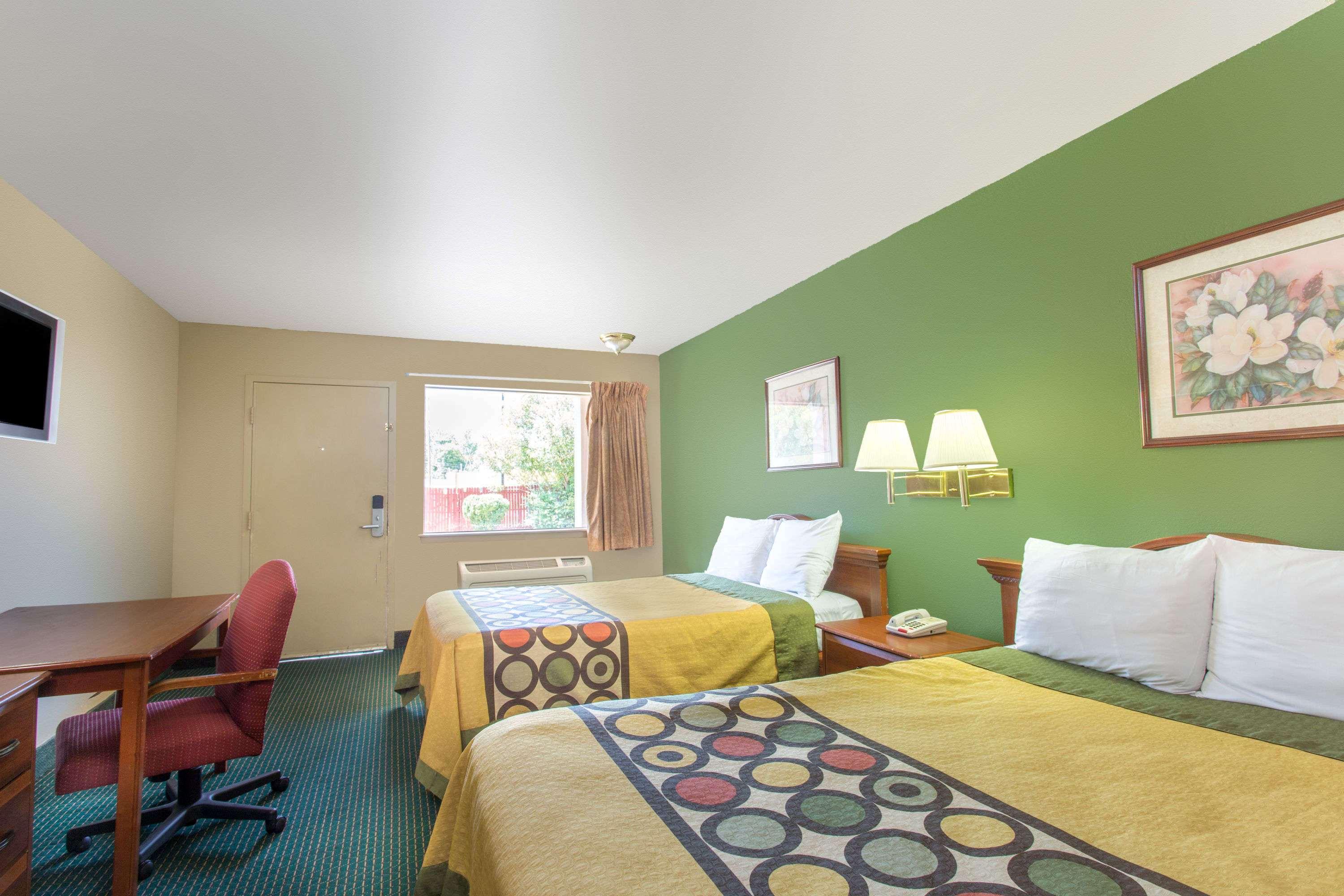 Super 8 by Wyndham Durham/University Area NC 8/15
