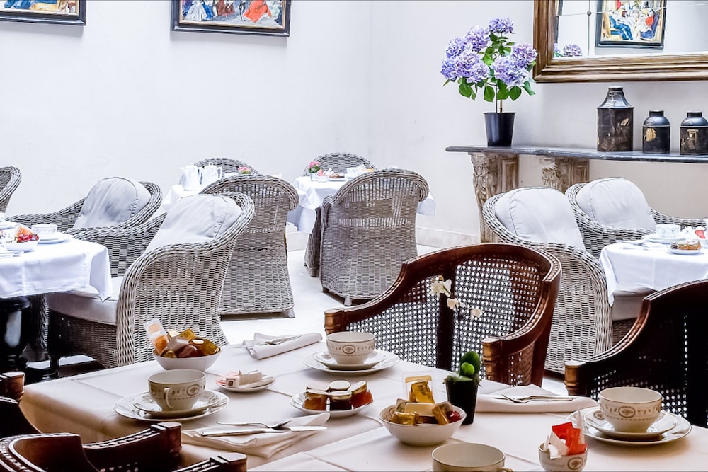 Hotel Chateaubriand 46/48
