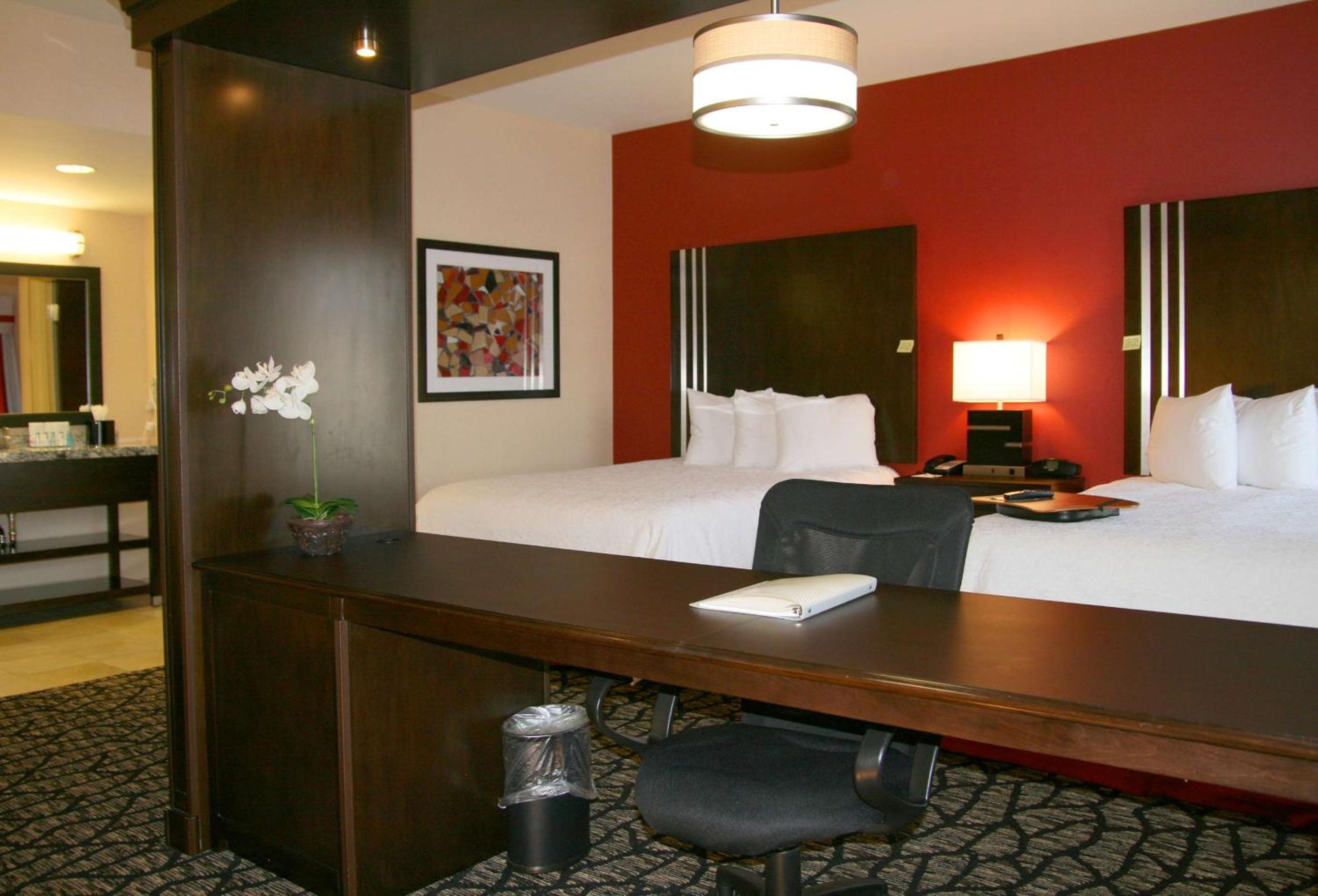 STUDIO, 2 QUEEN BEDS, SOFA, ACCESSIBLE