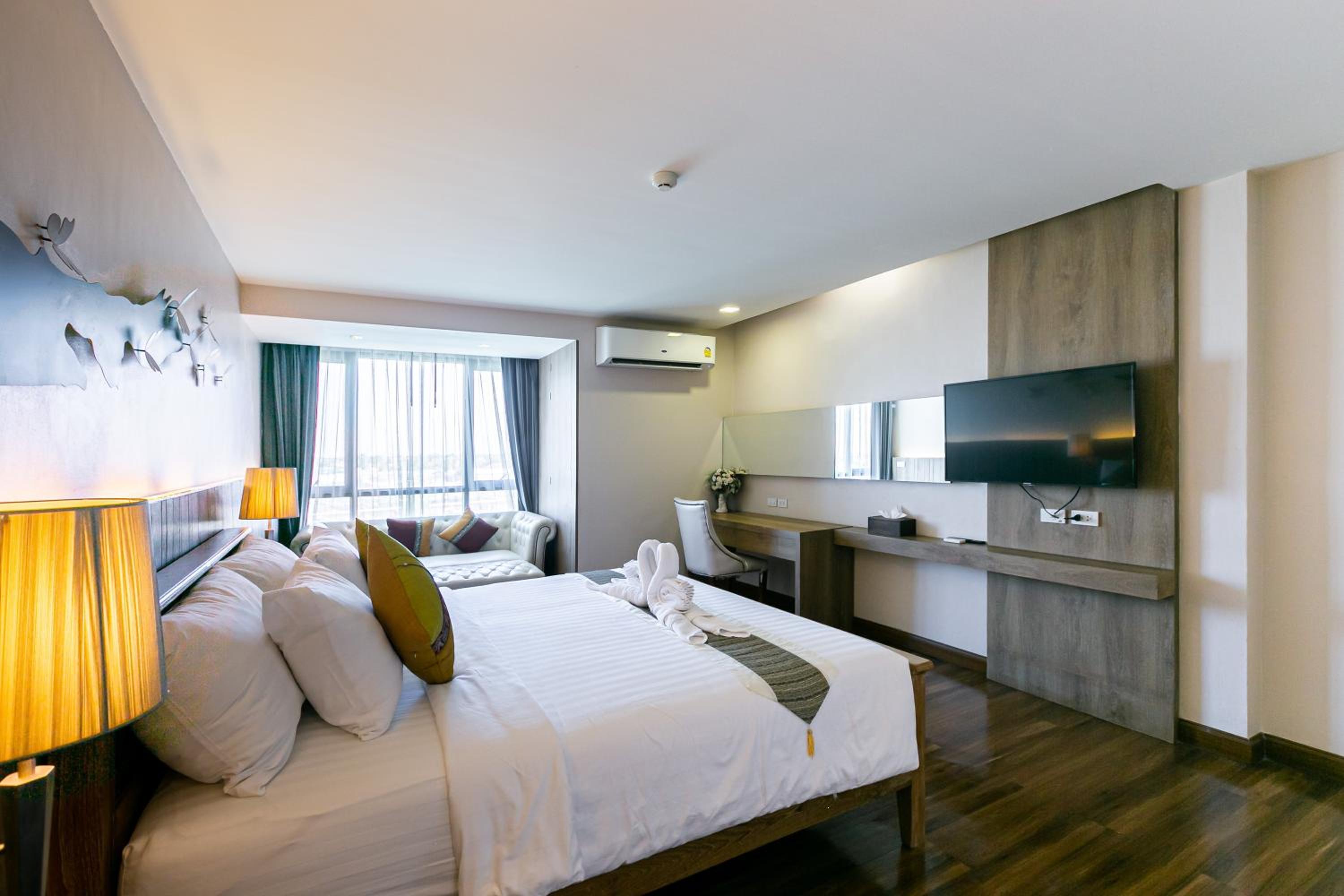 Junior Suite, Grand Ratchapruek Hotel 9/10