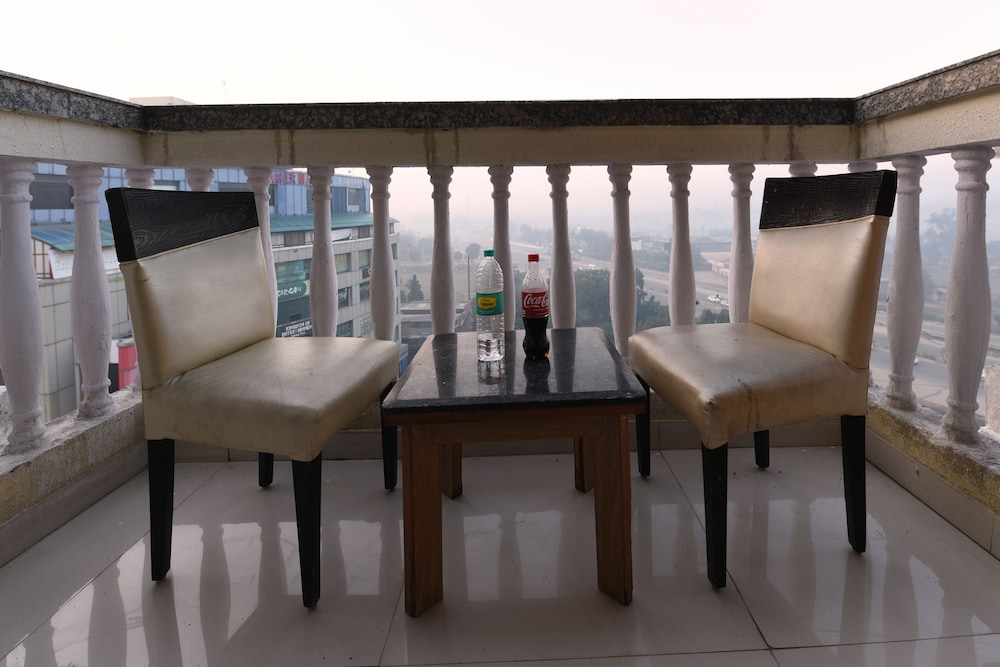 Hotel Noida International 49/50