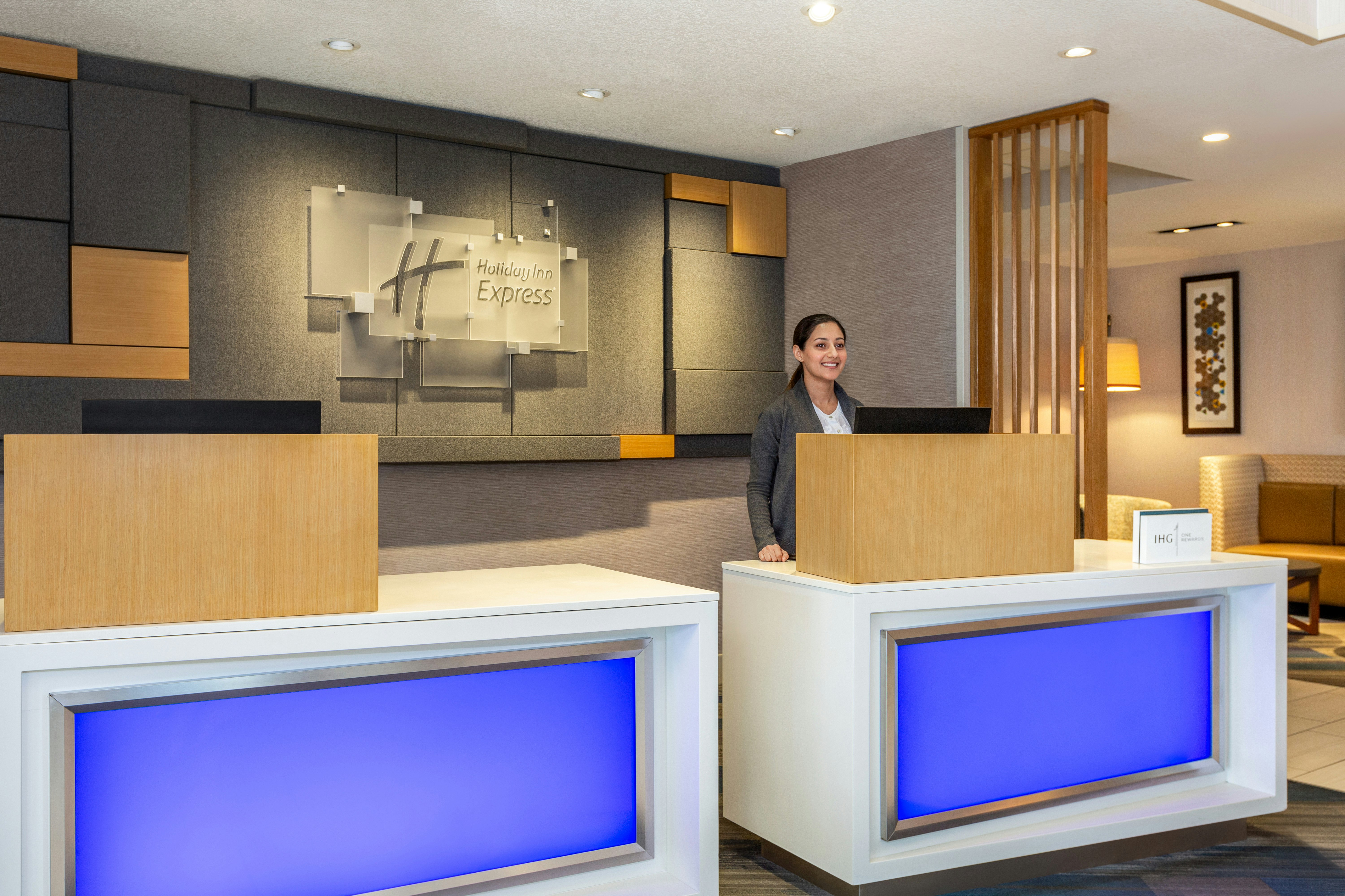 Holiday Inn Express Suites Redding 4/34