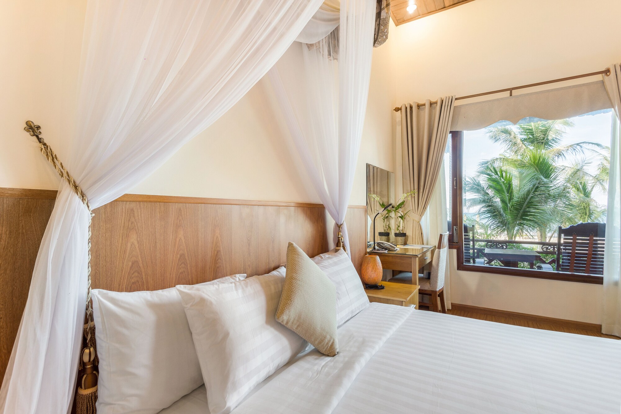 DELUXE, BUNGALOW, BEACH FRONT