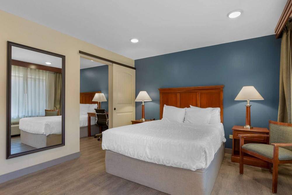 Best Western Plus Clocktower Inn 13/25