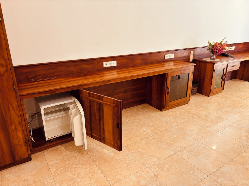 Raja Beach Hotel 10/50