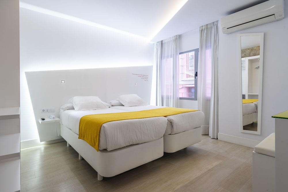 ROOM, TRIPLE
