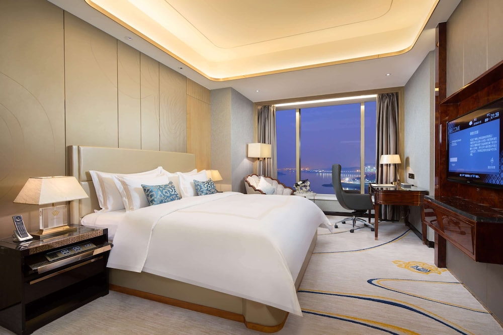 Ceo, Suite