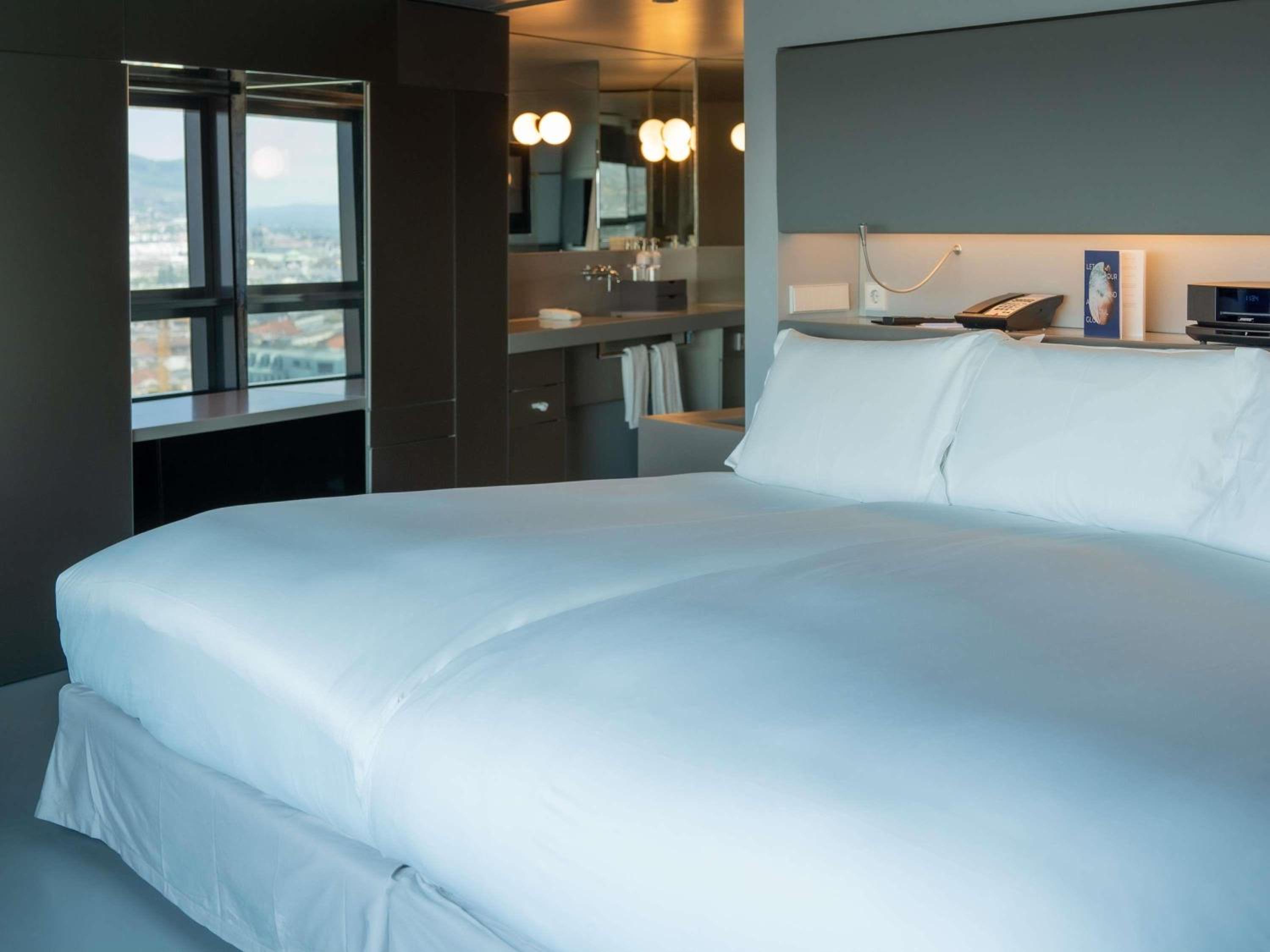 Presidential, Grand, Suite, King Bed, Skyline View
