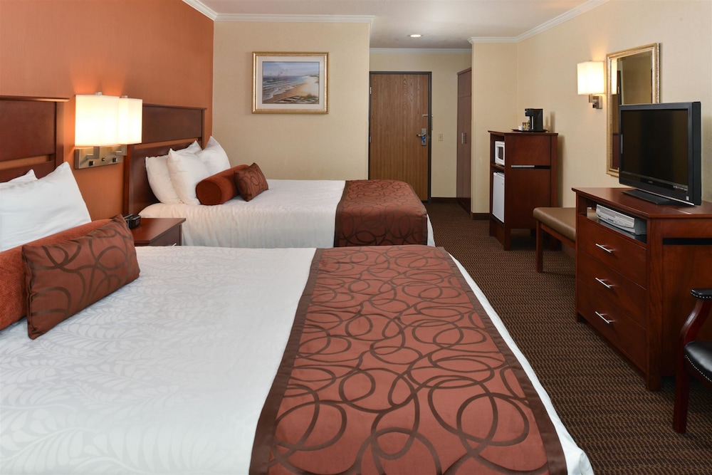 Best Western Plus Landmark Inn 14/34