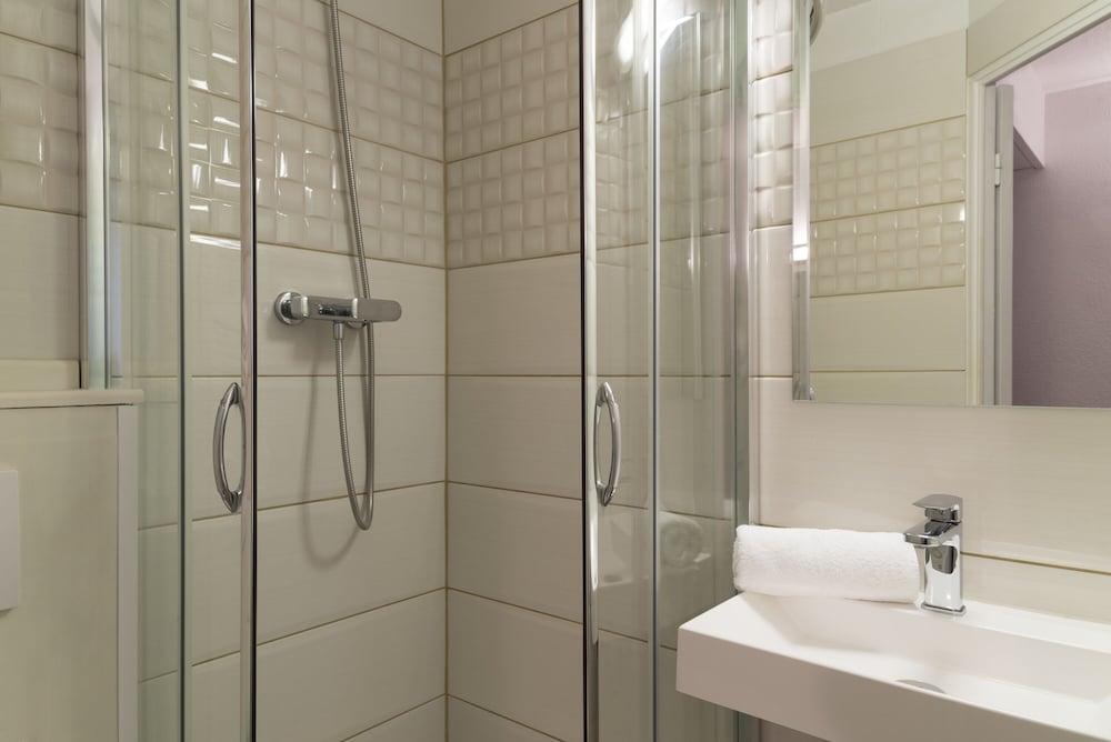Hotel the Originals Nimes Costieres 13/60