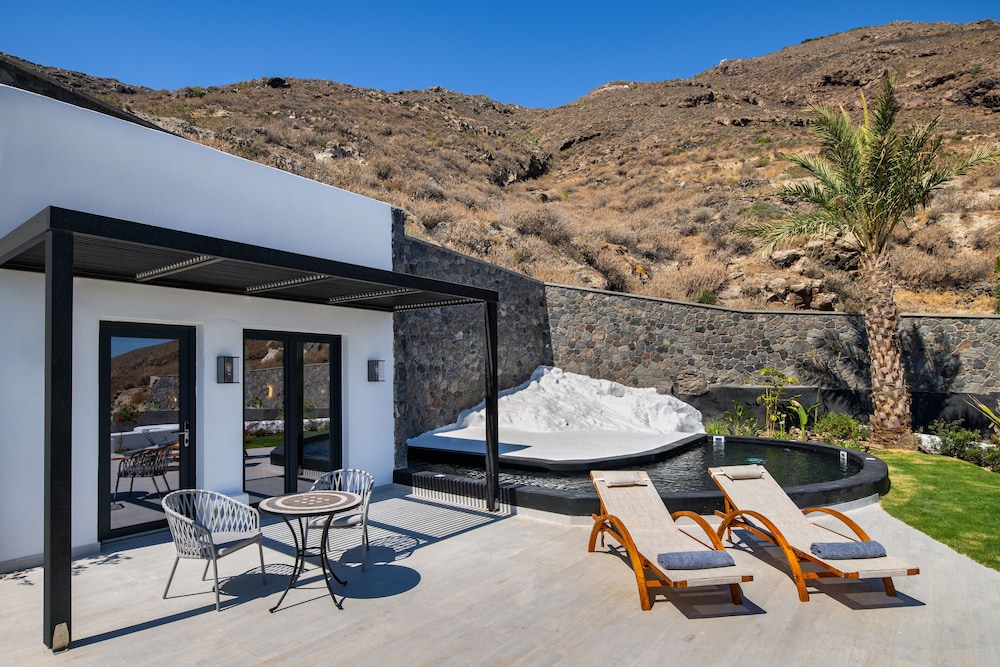 Palm Island Suites Santorini 30/66