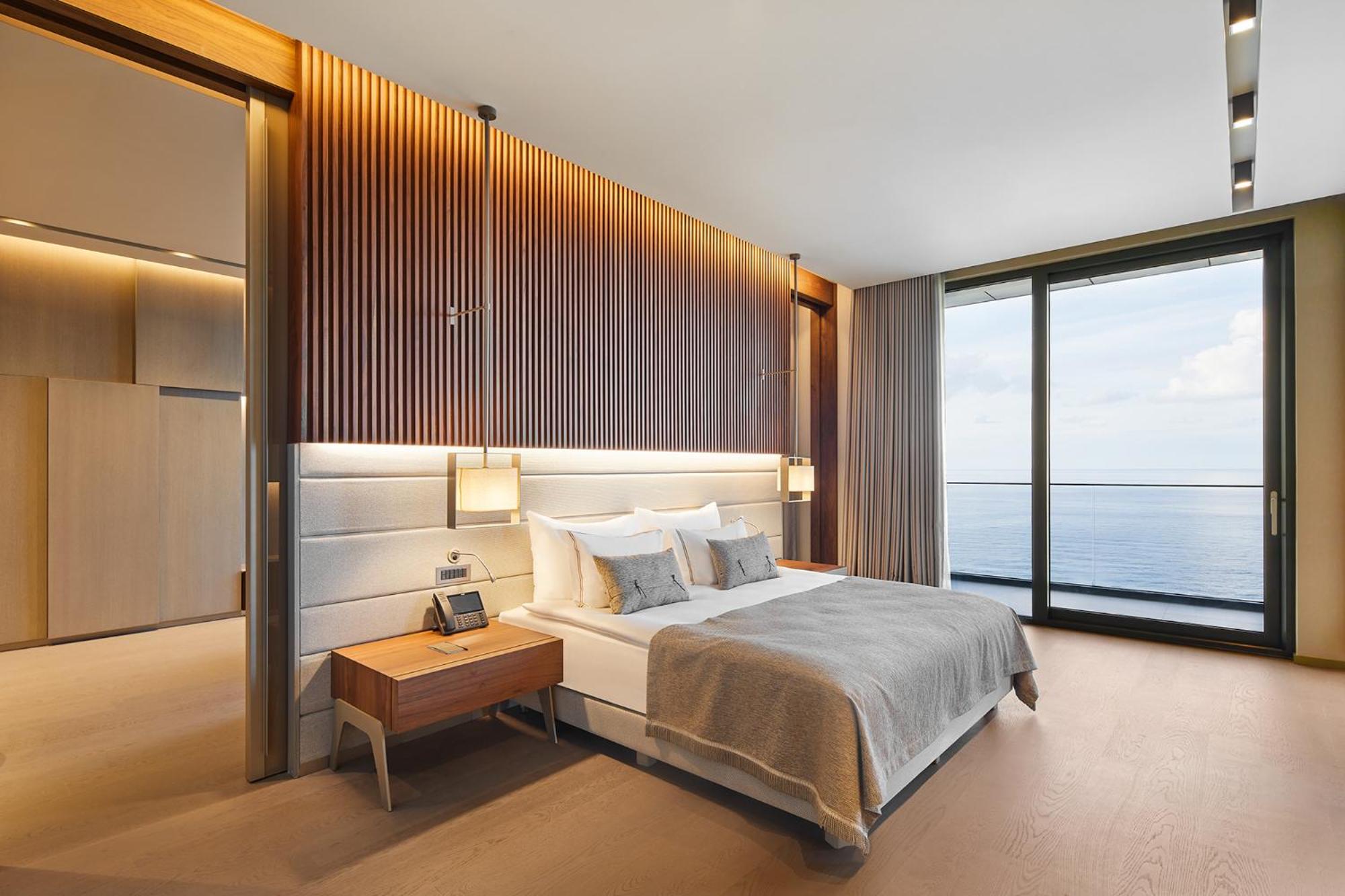 Deluxe, Suite, King Bed, Sea View