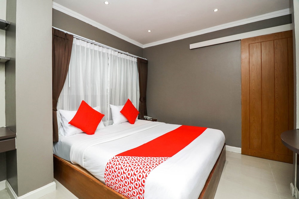 NATURAL BEACH HOTEL AND BAAN SILA 23/59