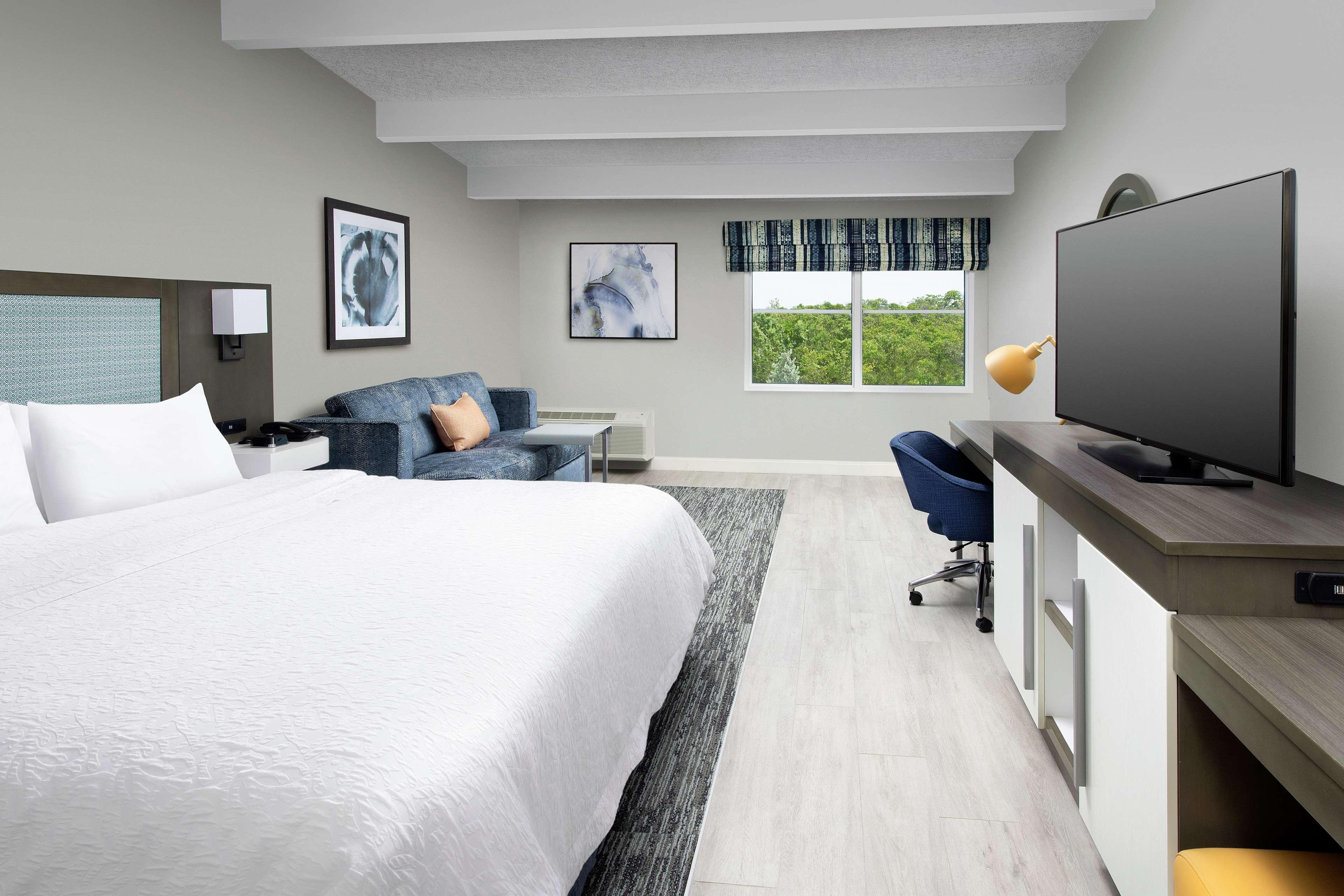 Room, King Bed, Balcony