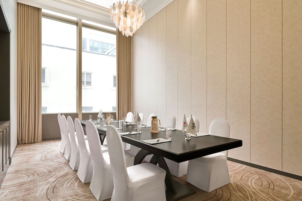 Epic Tower Swiss-Belresidences 63/71