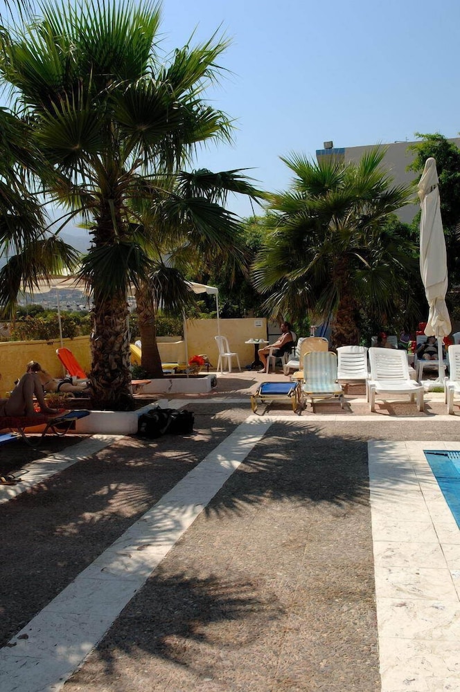 Triton Garden Hotel 40/49