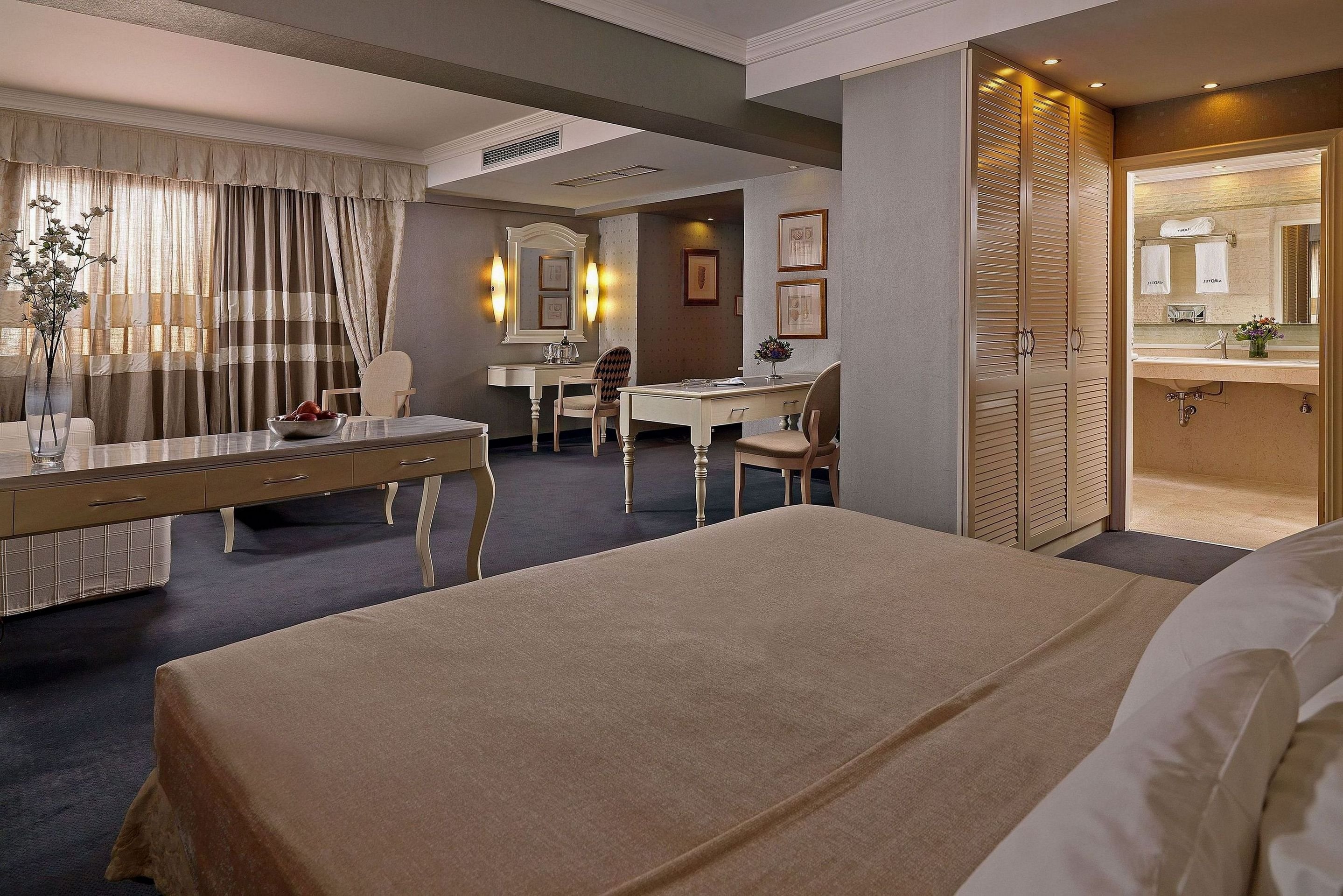 EXECUTIVE, SUITE