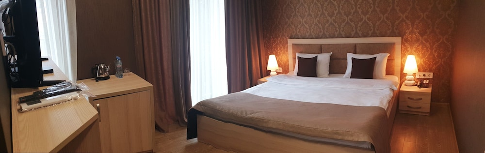 Suite, Double Bed, Mountain View