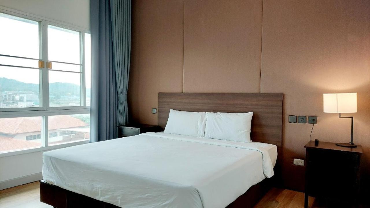1 BEDROOM, SUITE