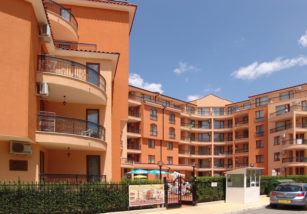 Efir Aparthotel 7/50