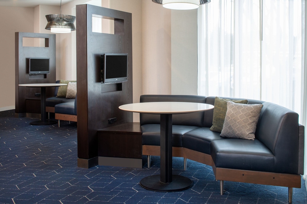 Courtyard By Marriott Decatur 24/50