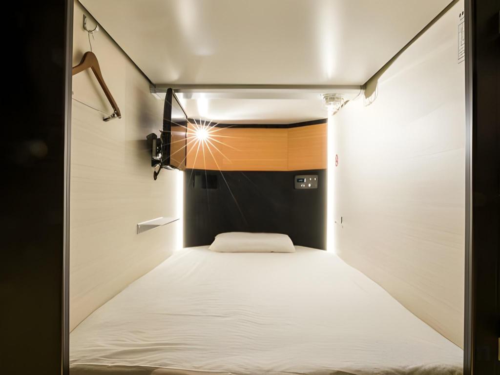 Capsule, Female Only, Standard, Single Bed