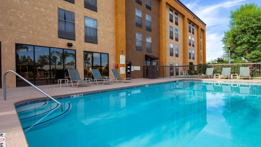 Best Western Plus Fresno Airport Hotel 1/68