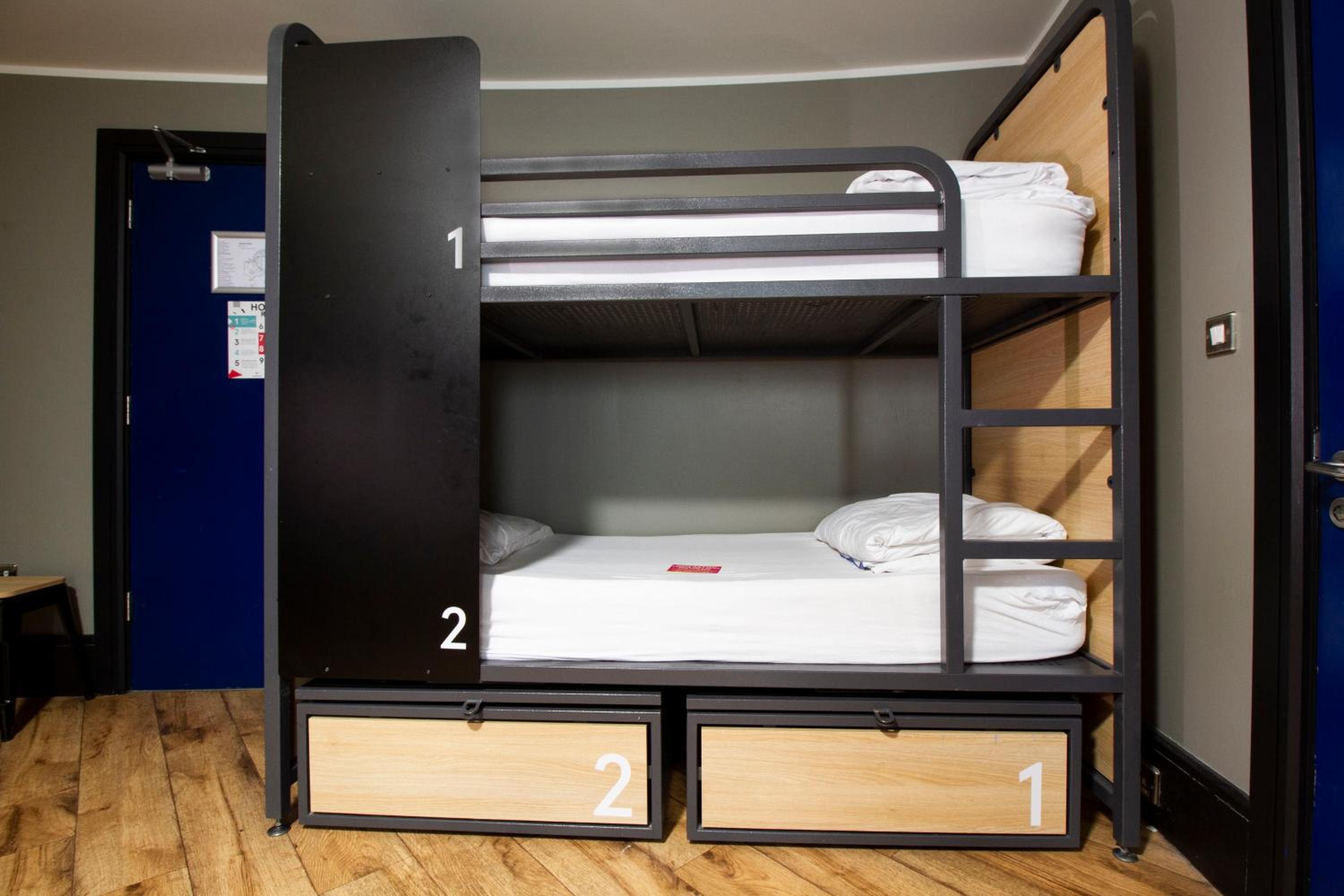Private, 6 Bunk Beds