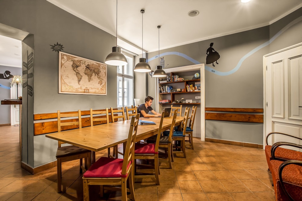 Ahoy Hostel 35/40