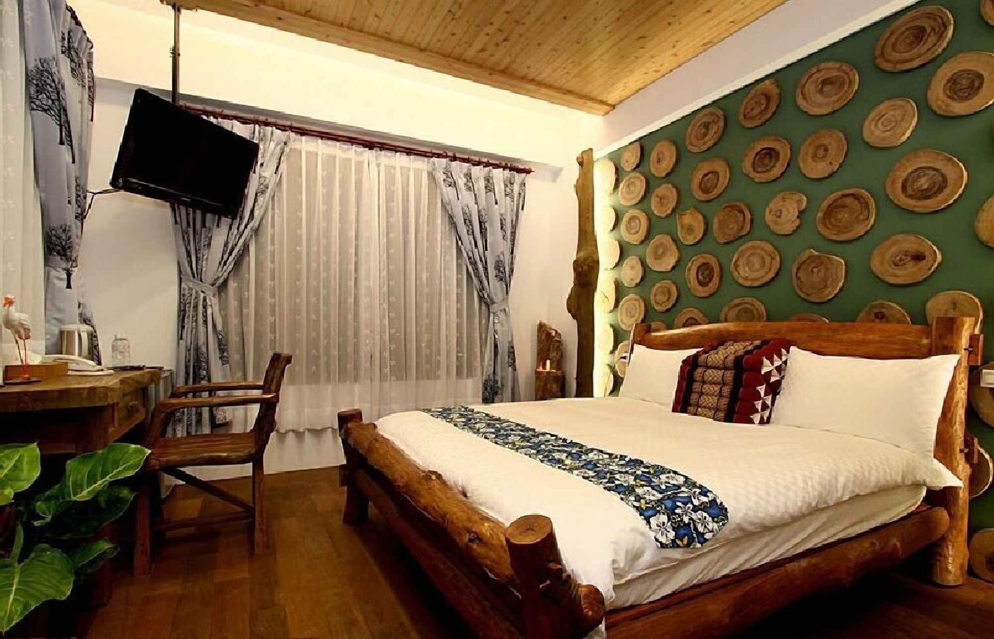 ROOM, DOUBLE BED