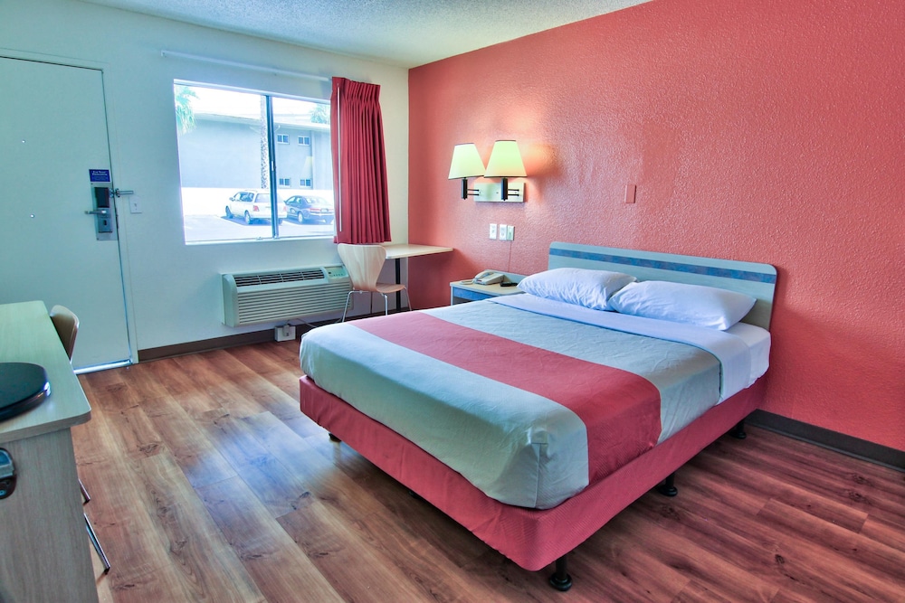 Motel6 West Sacramento, CA 15/60