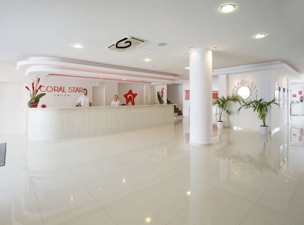 Coral Star Apartments 15/70