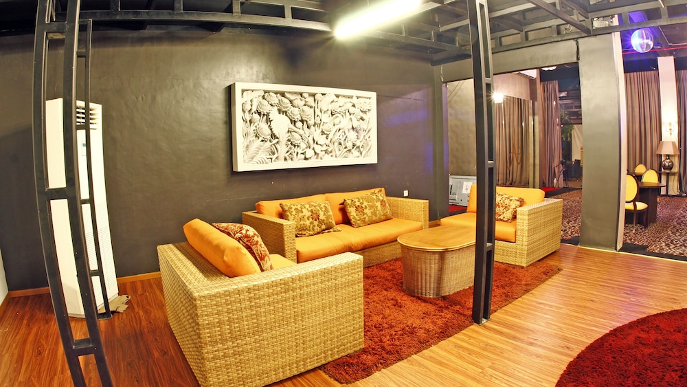 Amaroossa Cosmo Jakarta 25/50