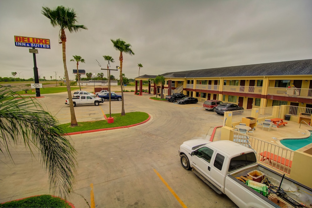 Deluxe Inn Suites 41/61