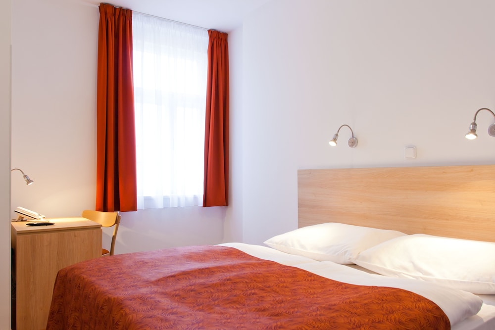 Ambiance Hotel 9/50