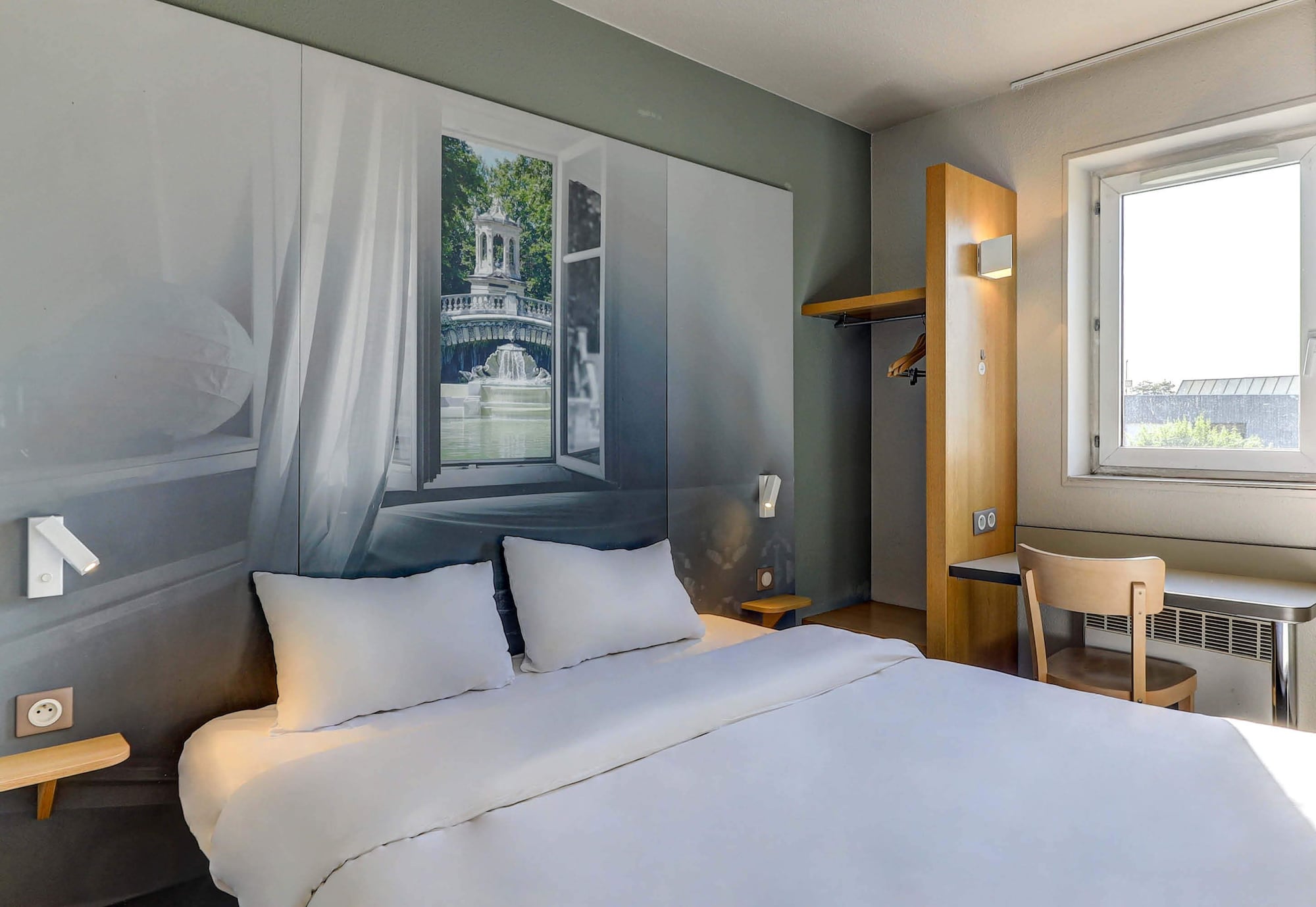 ROOM, DOUBLE BED