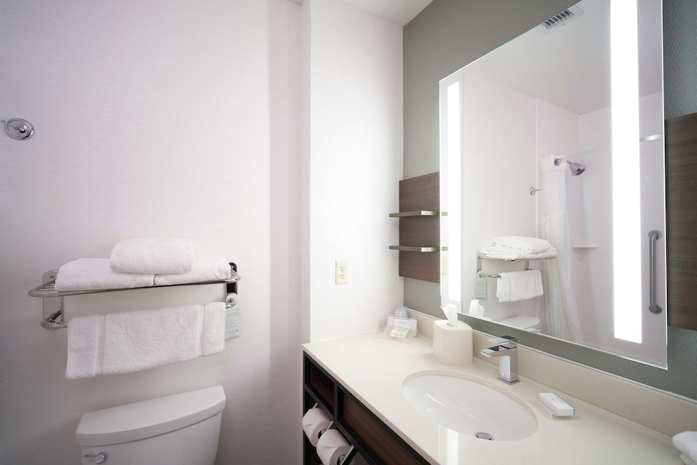 Hilton Garden Inn Evansville 11/50