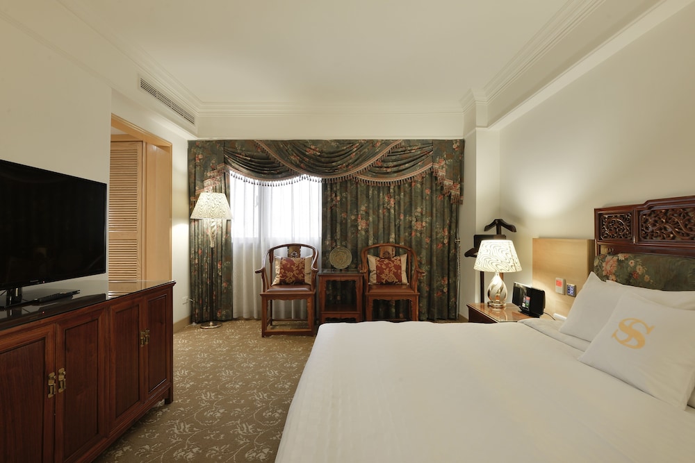 DELUXE, SUITE, KING BED