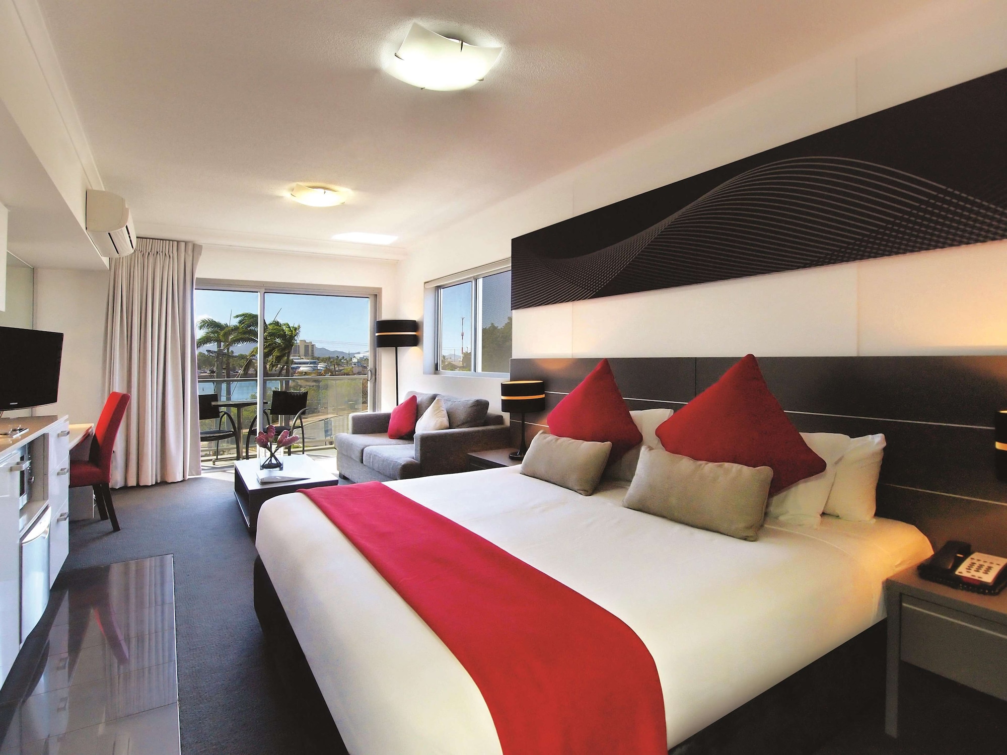 City, Studio, King Bed