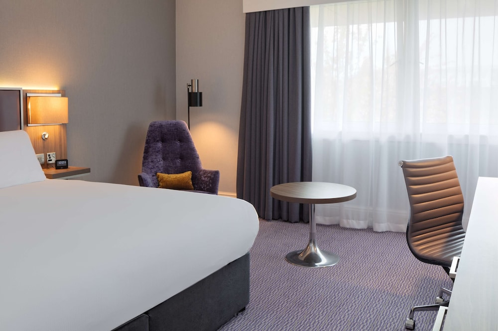 Doubletree By Hilton Edinburgh Airport 10/84