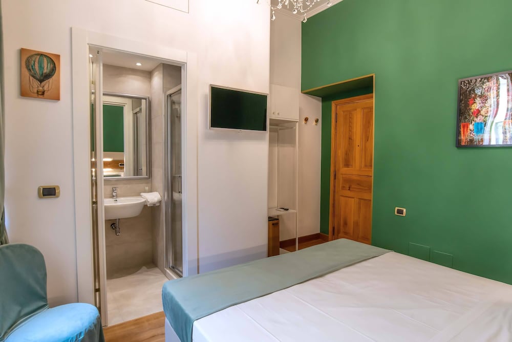 NAKISSA INN 13/76