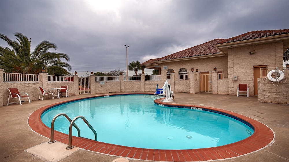 Best Western Executive Inn El Campo 1/32