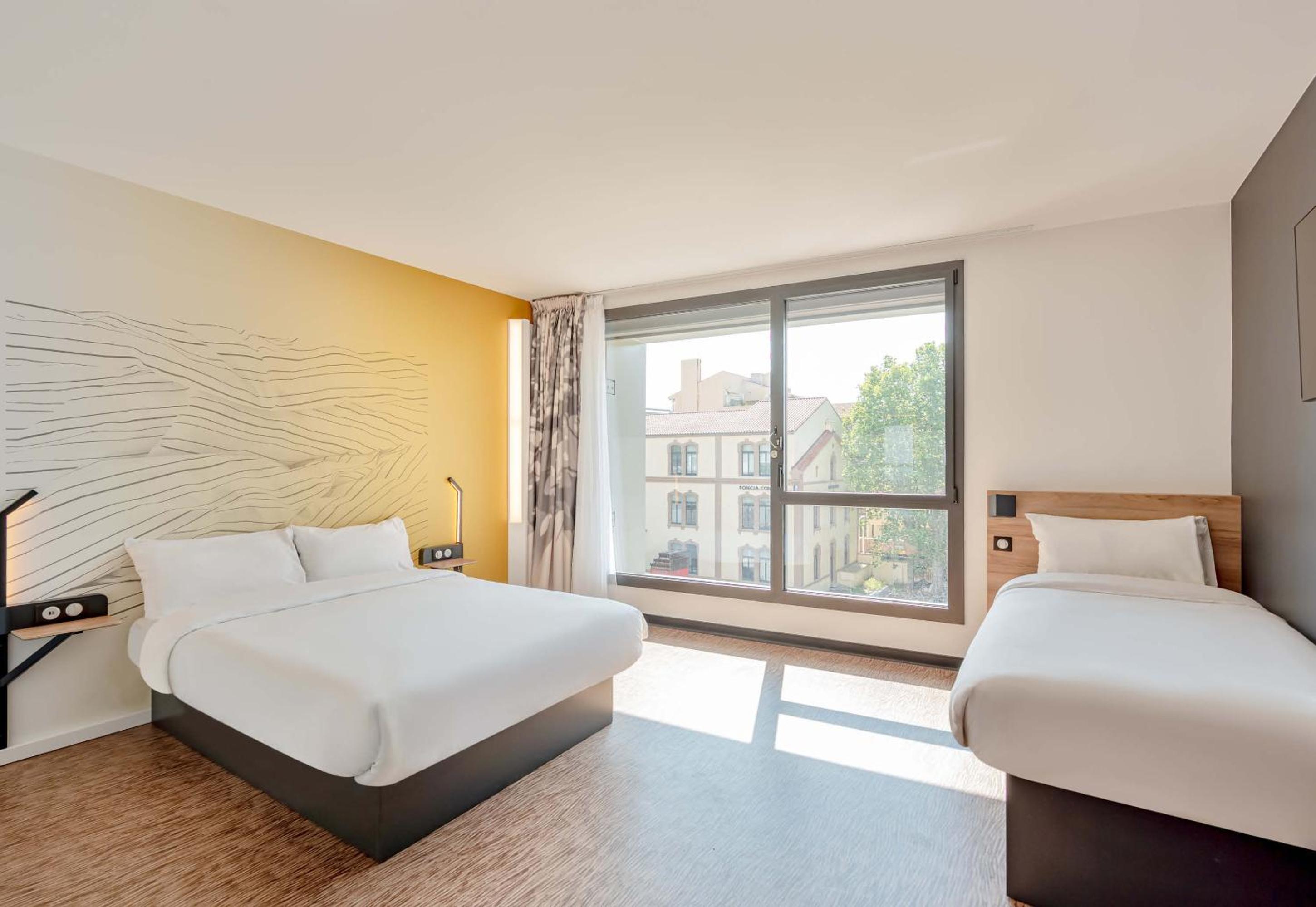 ROOM, TRIPLE