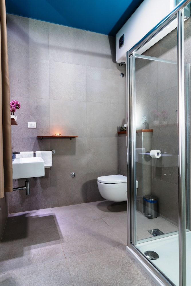 Riva Luxury Rooms 73/79