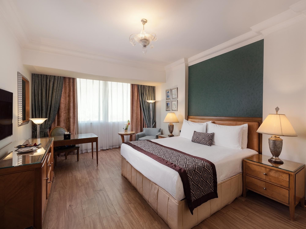 Tower, Executive, King Bed