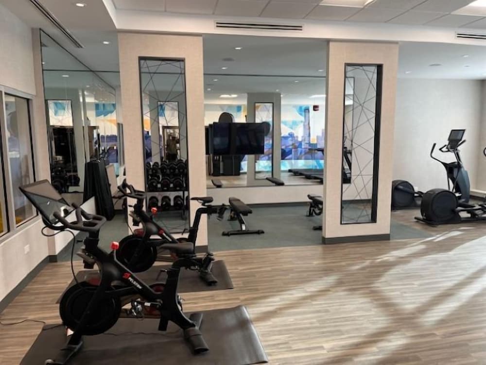 Hyatt Place Toronto Airport 20/50