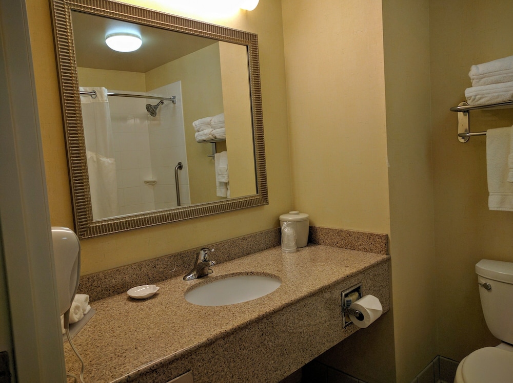 غرفة قياسية بسريرين كوين، Holiday Inn Express Hotel And Suites Merced 5/7