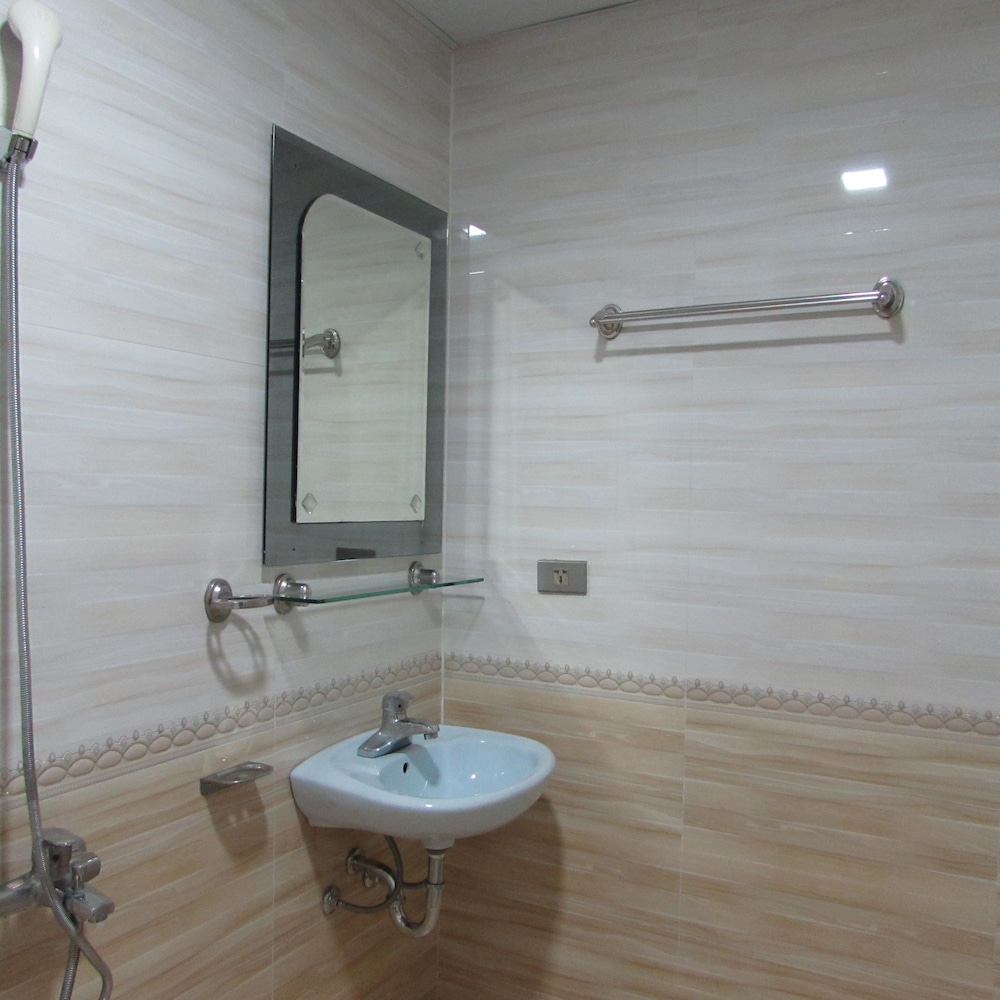 Viet Nhat Halong Hotel 58/61